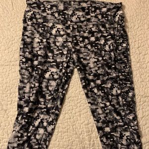 AVIA Large Cropped Leggings